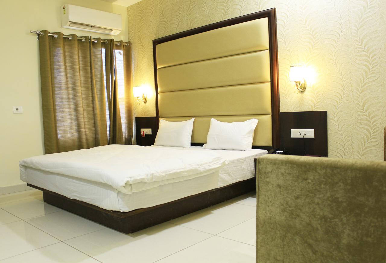 Hotel Radiant Inn Roorkee Exterior photo